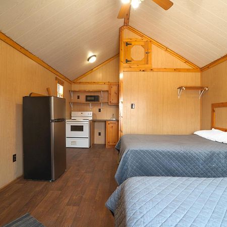 Grand Eagle Ford Lodge & Rv Park Tilden Extérieur photo