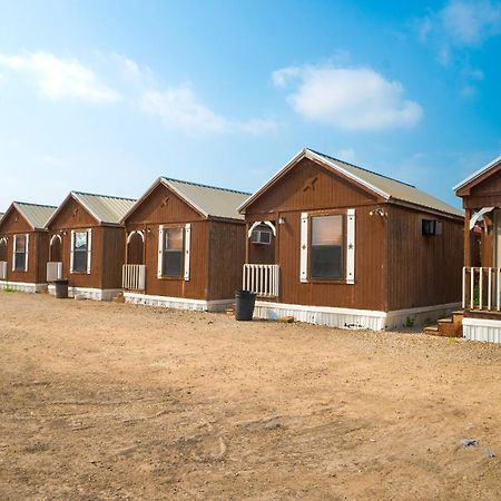 Grand Eagle Ford Lodge & Rv Park Tilden Extérieur photo