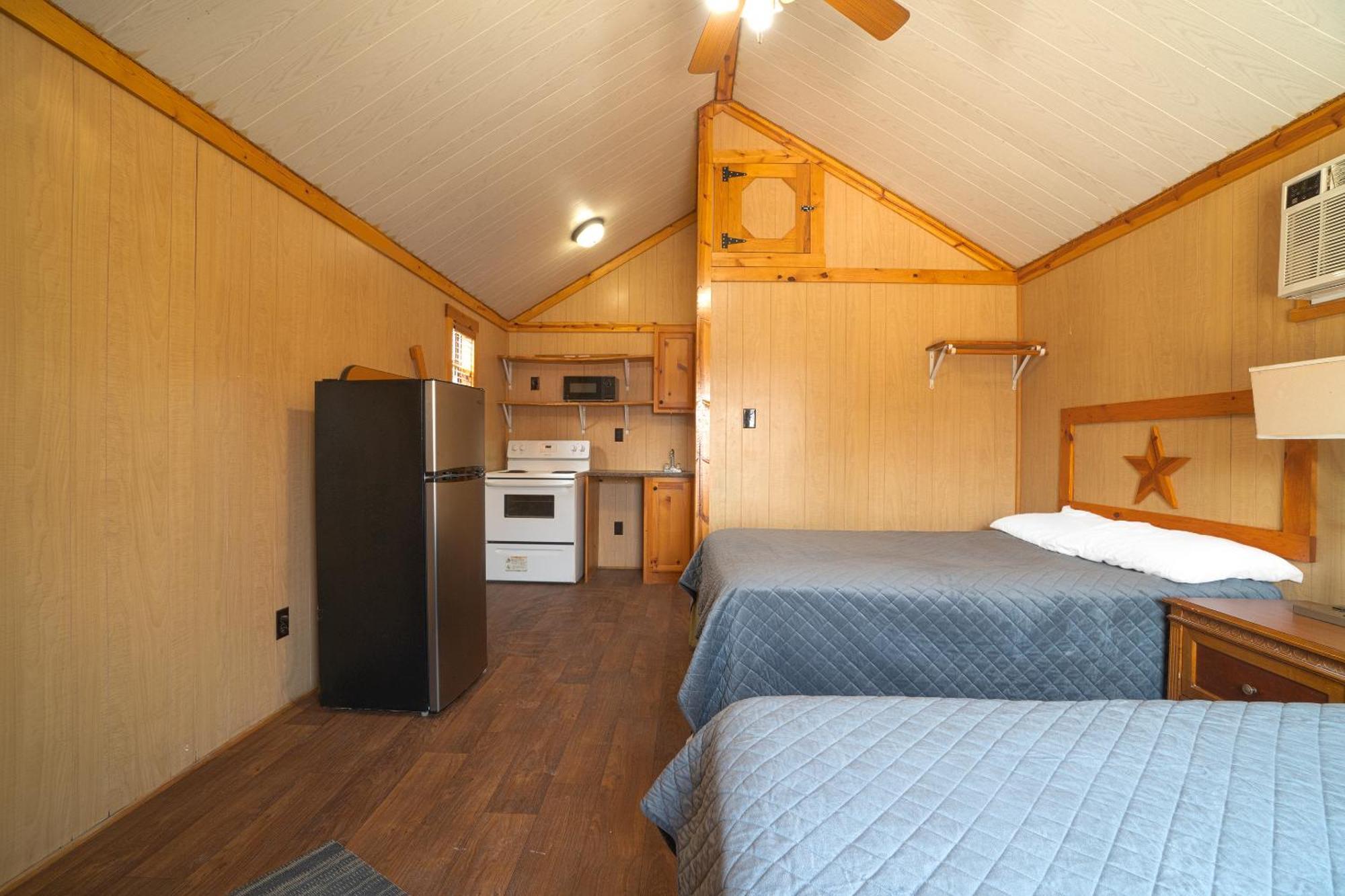 Grand Eagle Ford Lodge & Rv Park Tilden Extérieur photo