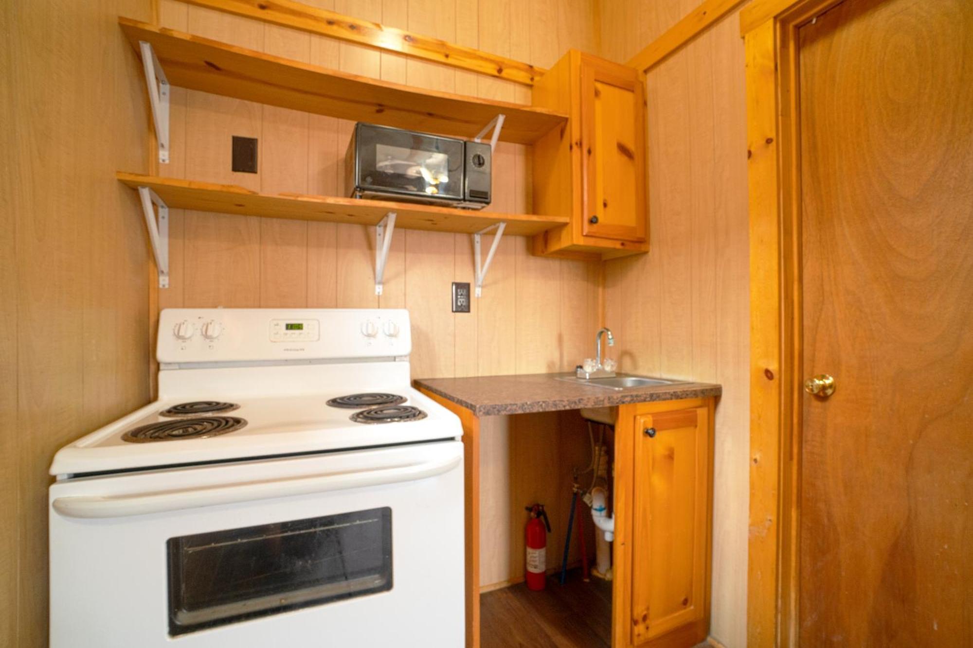 Grand Eagle Ford Lodge & Rv Park Tilden Extérieur photo