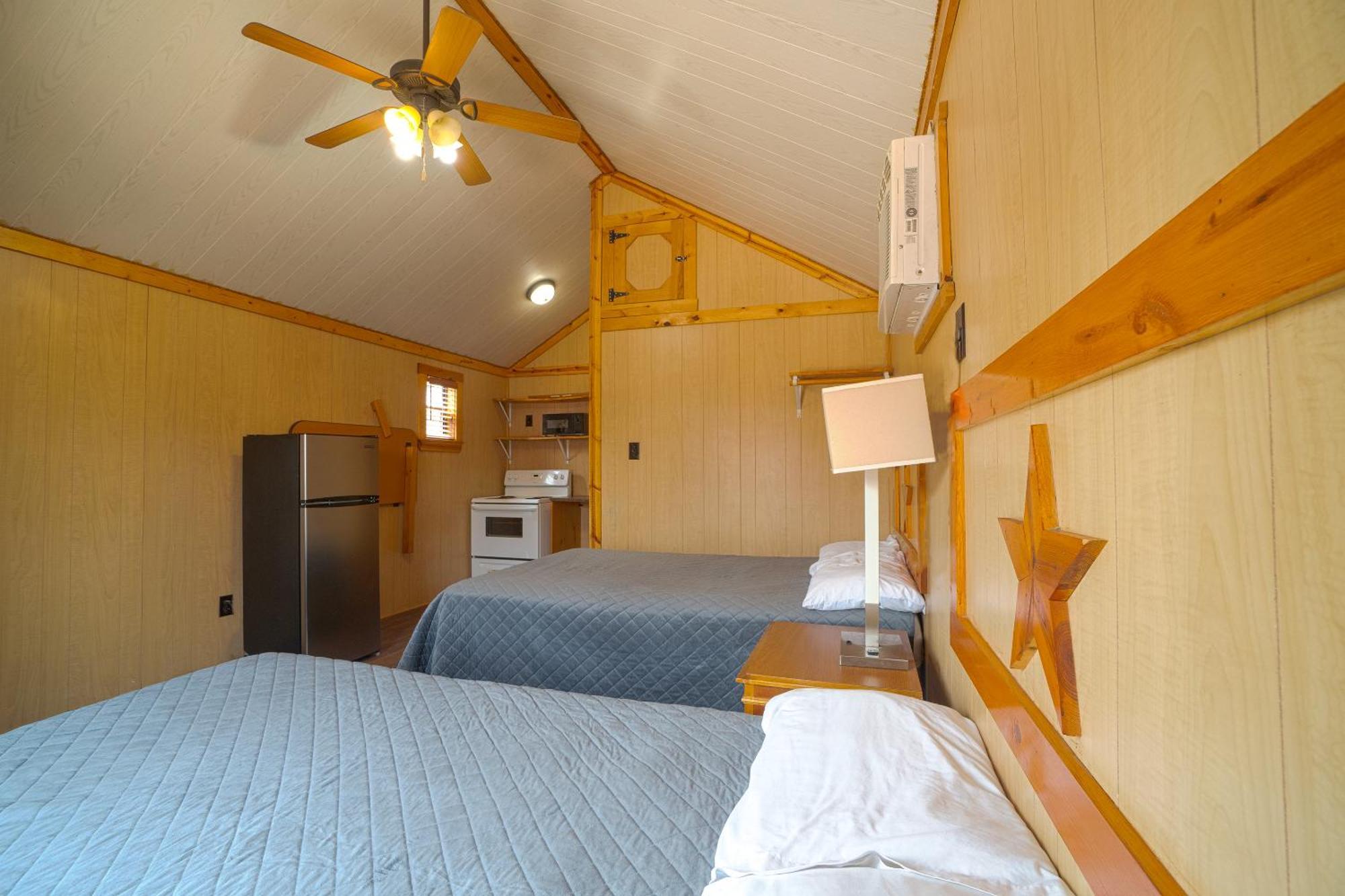Grand Eagle Ford Lodge & Rv Park Tilden Extérieur photo