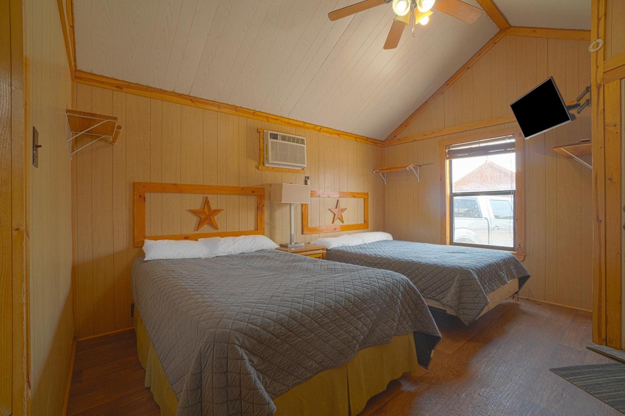 Grand Eagle Ford Lodge & Rv Park Tilden Extérieur photo