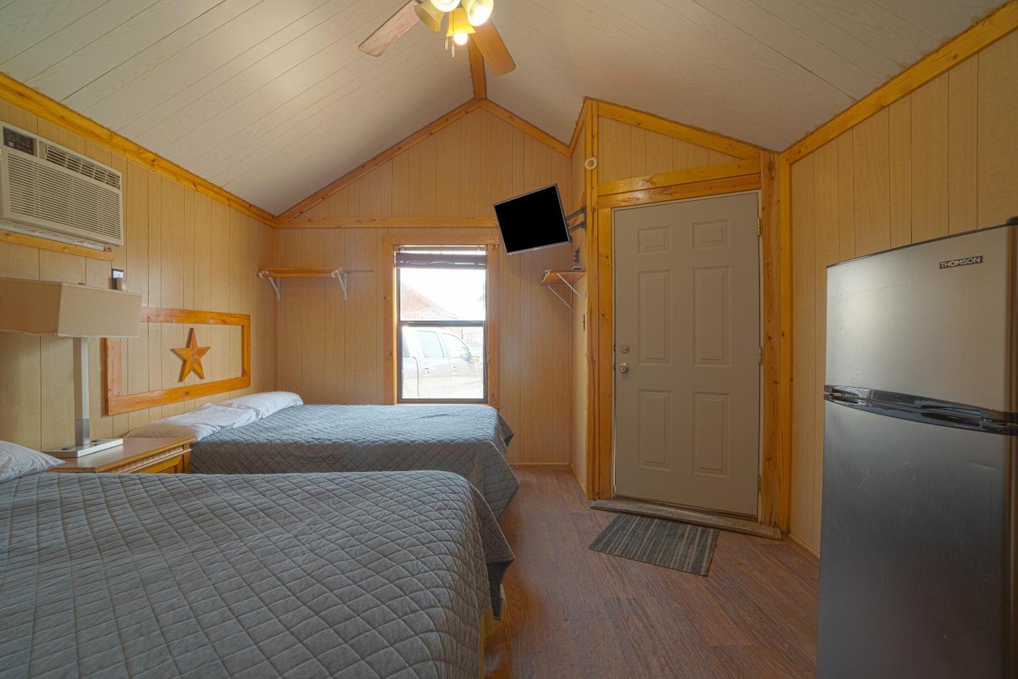 Grand Eagle Ford Lodge & Rv Park Tilden Extérieur photo
