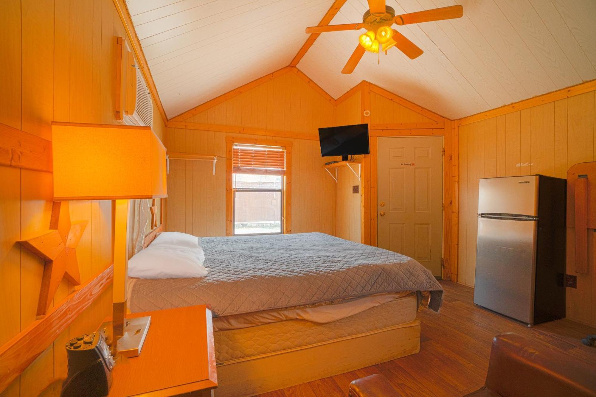 Grand Eagle Ford Lodge & Rv Park Tilden Extérieur photo