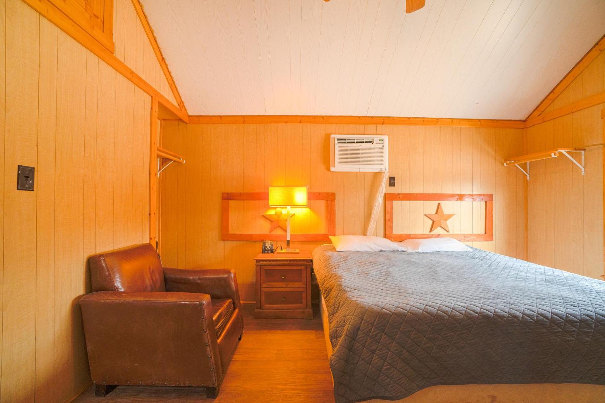 Grand Eagle Ford Lodge & Rv Park Tilden Extérieur photo