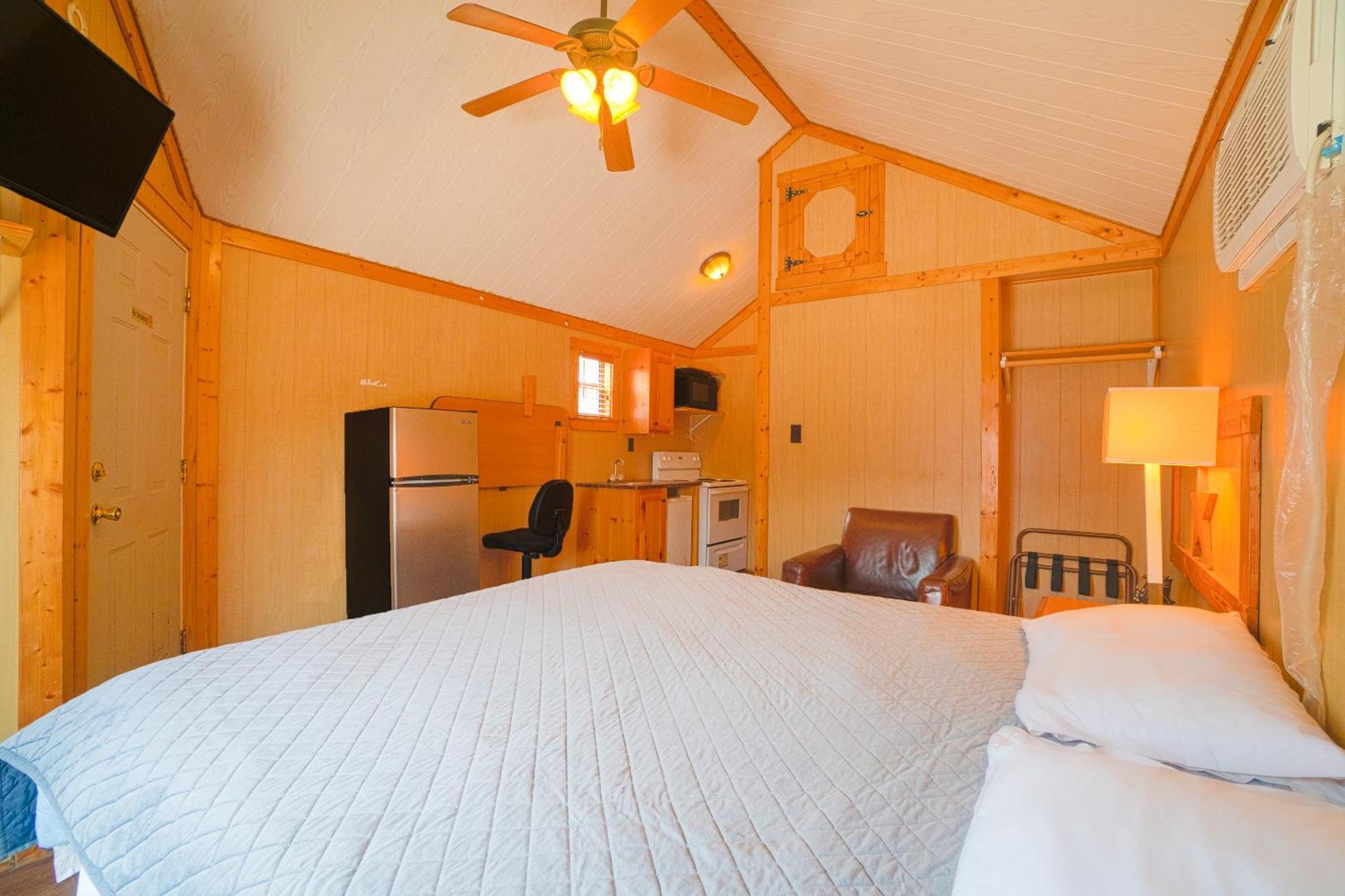 Grand Eagle Ford Lodge & Rv Park Tilden Extérieur photo
