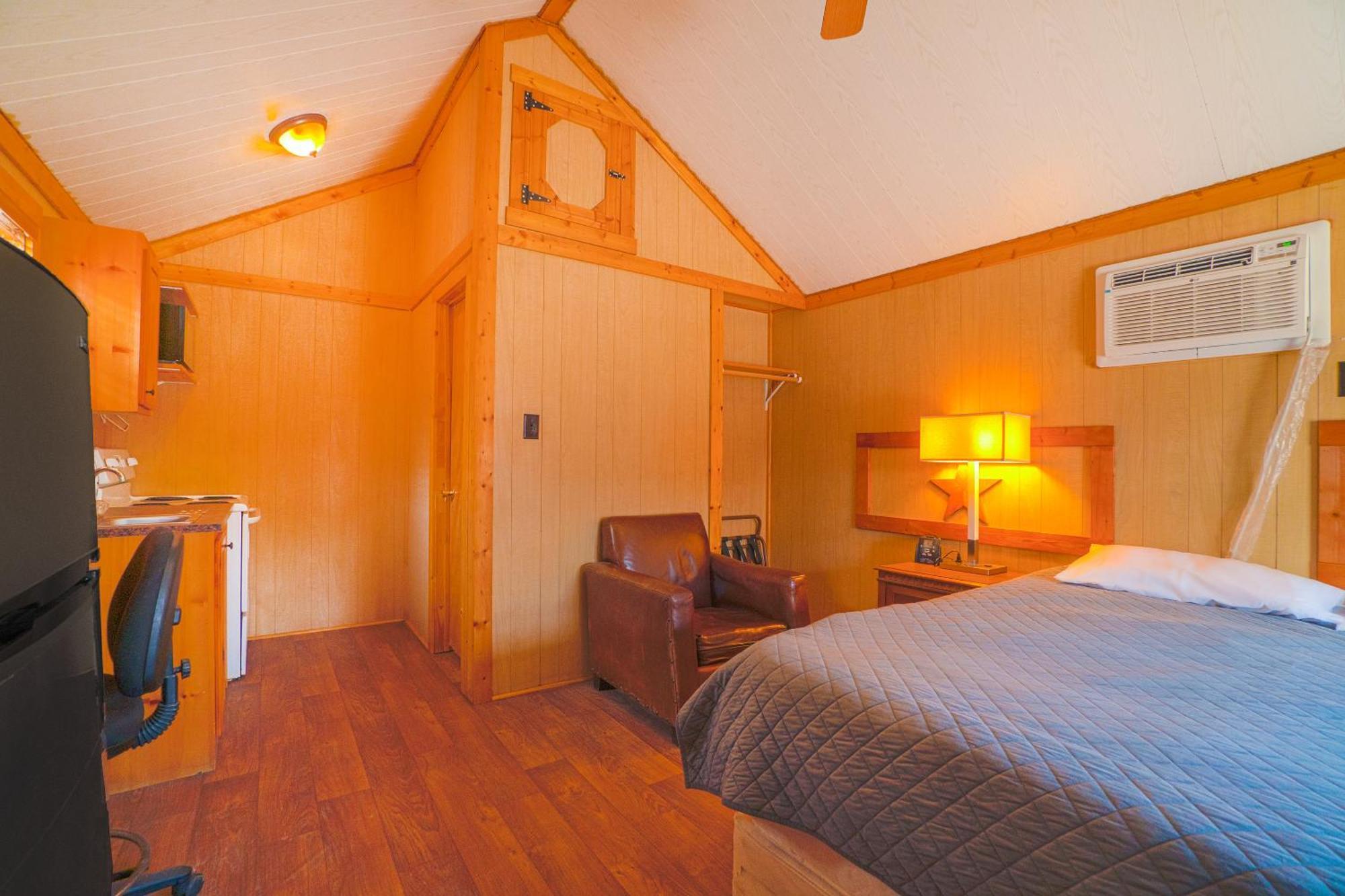 Grand Eagle Ford Lodge & Rv Park Tilden Extérieur photo