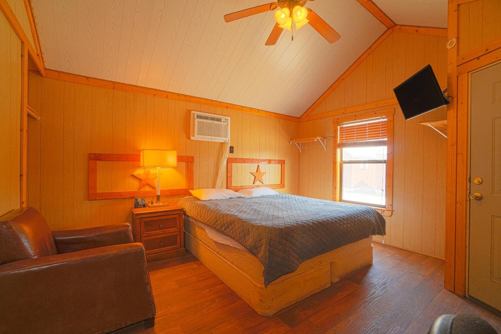 Grand Eagle Ford Lodge & Rv Park Tilden Extérieur photo