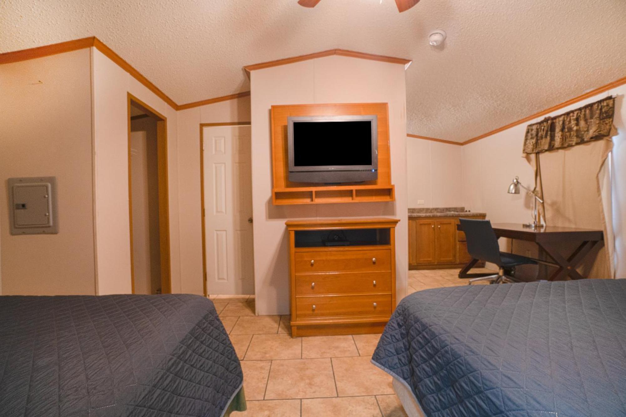 Grand Eagle Ford Lodge & Rv Park Tilden Extérieur photo