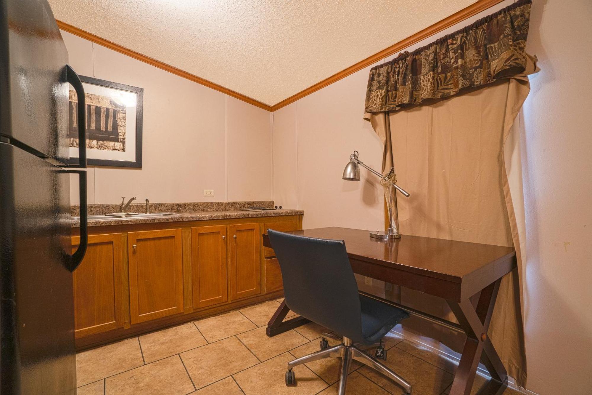 Grand Eagle Ford Lodge & Rv Park Tilden Extérieur photo