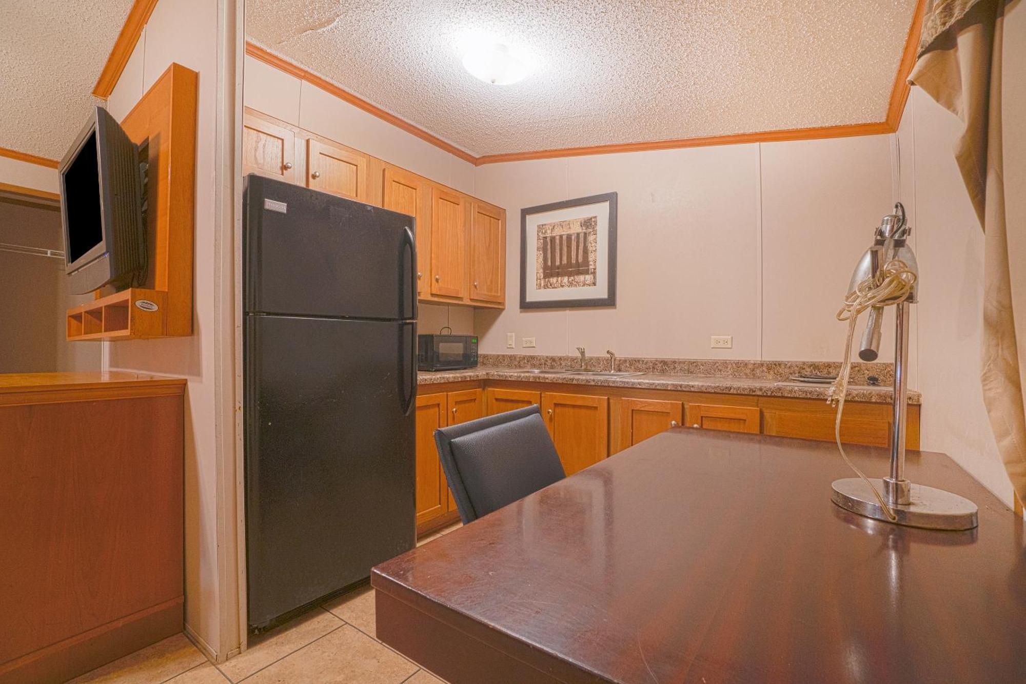 Grand Eagle Ford Lodge & Rv Park Tilden Extérieur photo