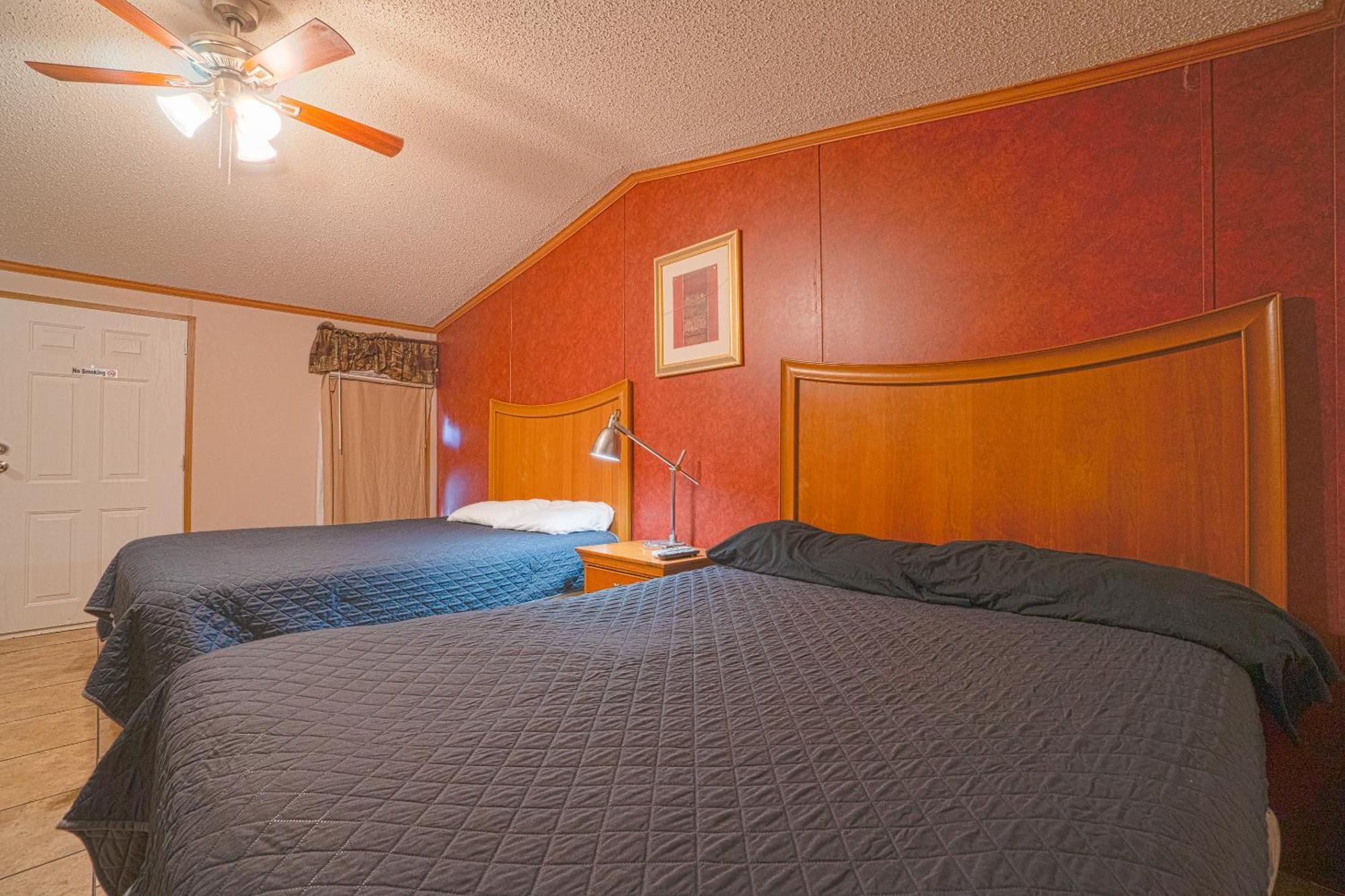 Grand Eagle Ford Lodge & Rv Park Tilden Extérieur photo