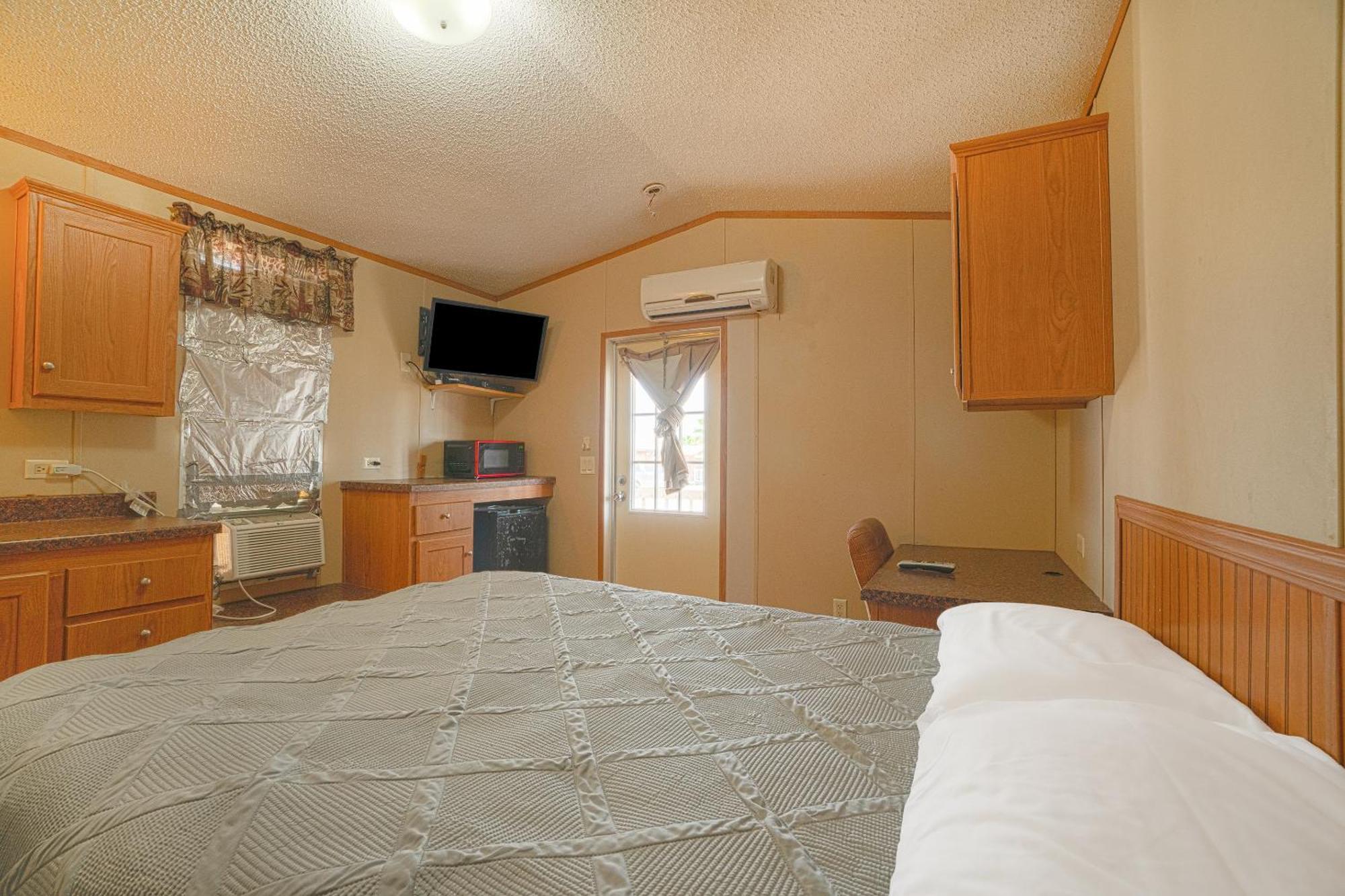 Grand Eagle Ford Lodge & Rv Park Tilden Extérieur photo