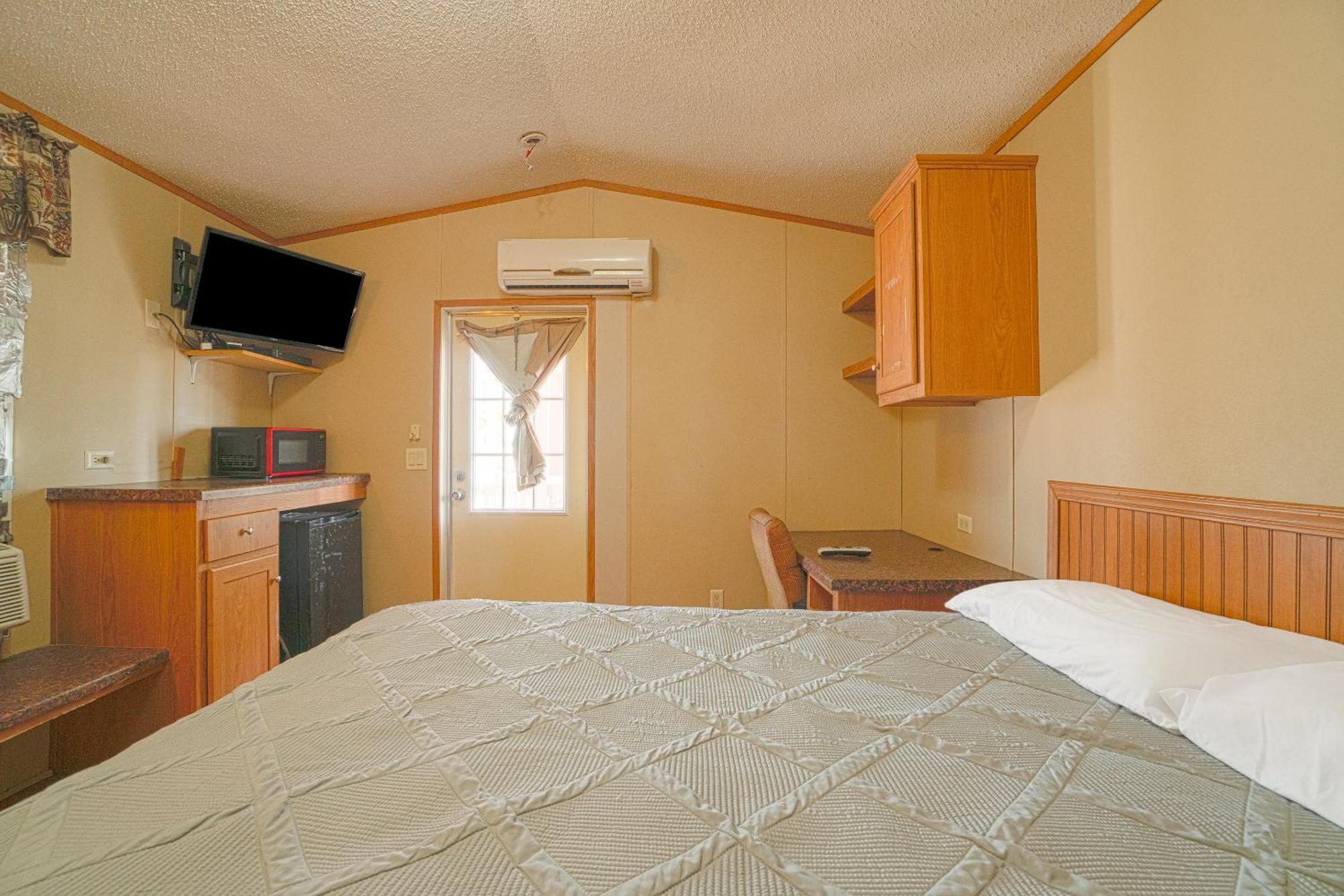 Grand Eagle Ford Lodge & Rv Park Tilden Extérieur photo