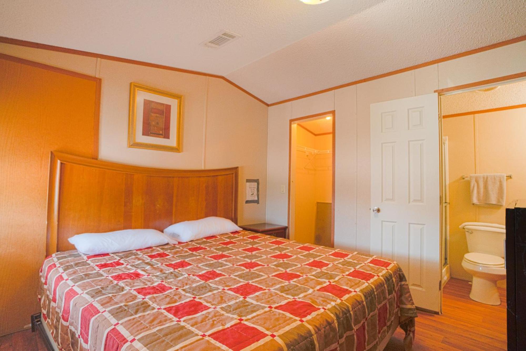 Grand Eagle Ford Lodge & Rv Park Tilden Extérieur photo