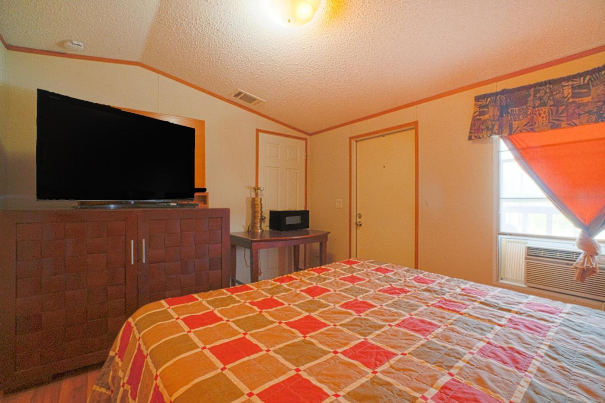 Grand Eagle Ford Lodge & Rv Park Tilden Extérieur photo